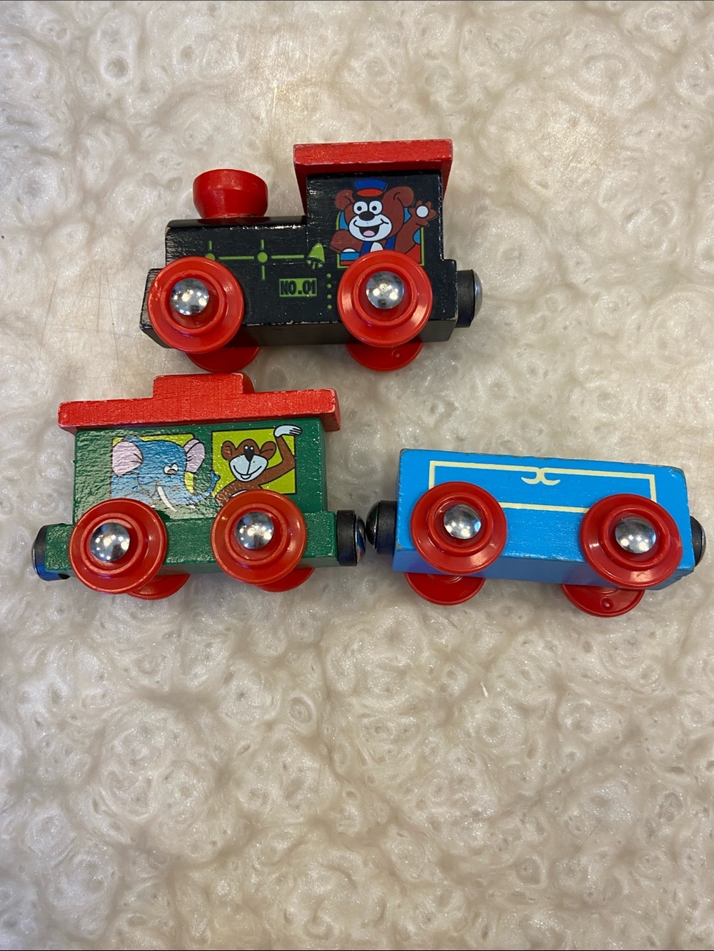 Wooden trains - Picture 3 of 6